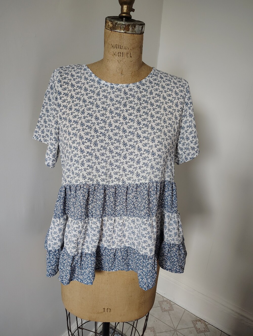 Paper Crane White and Blue Floral Tiered Short Sleeve Tunic
